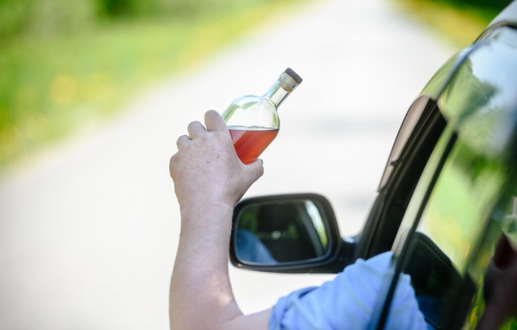 Zagrożenie na drogach: kierowanie pod wpływem alkoholu